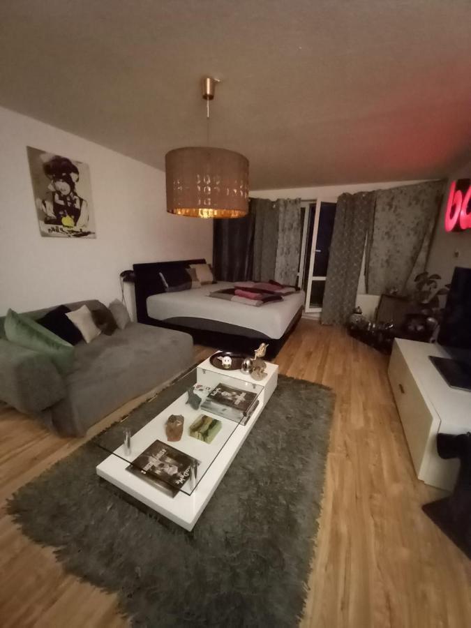 Tolle Private 2-Zimmer Wohnung Im Szene Bezirk Berlin-Friedrichshain Exteriör bild