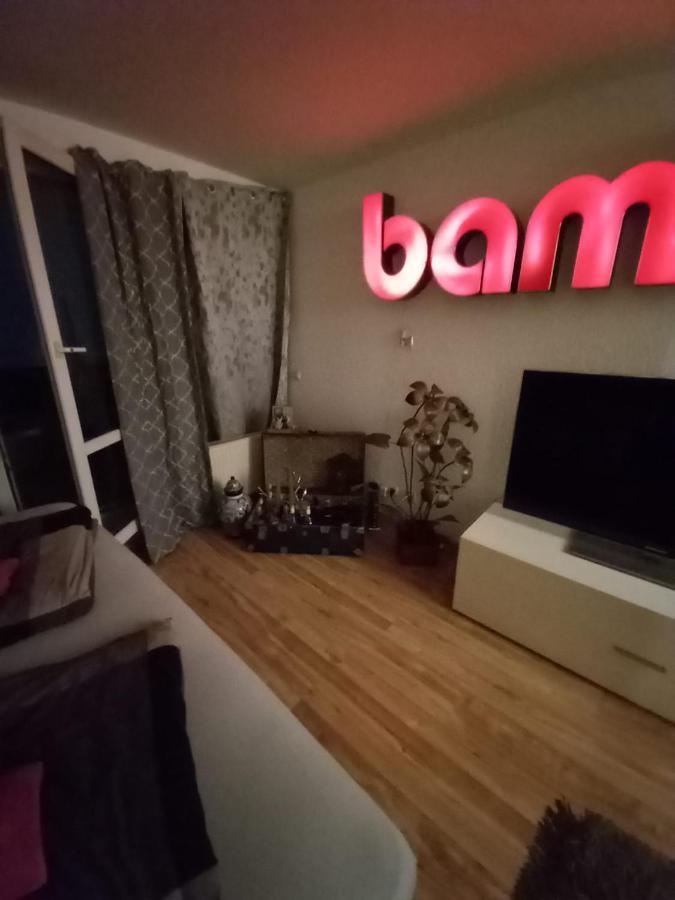 Tolle Private 2-Zimmer Wohnung Im Szene Bezirk Berlin-Friedrichshain Exteriör bild